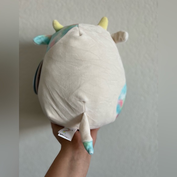 New Candess the Cow Squishmallow - Picture 5 of 6